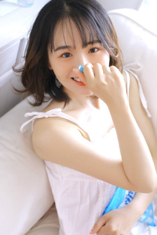 美女叉开腿让男生捅